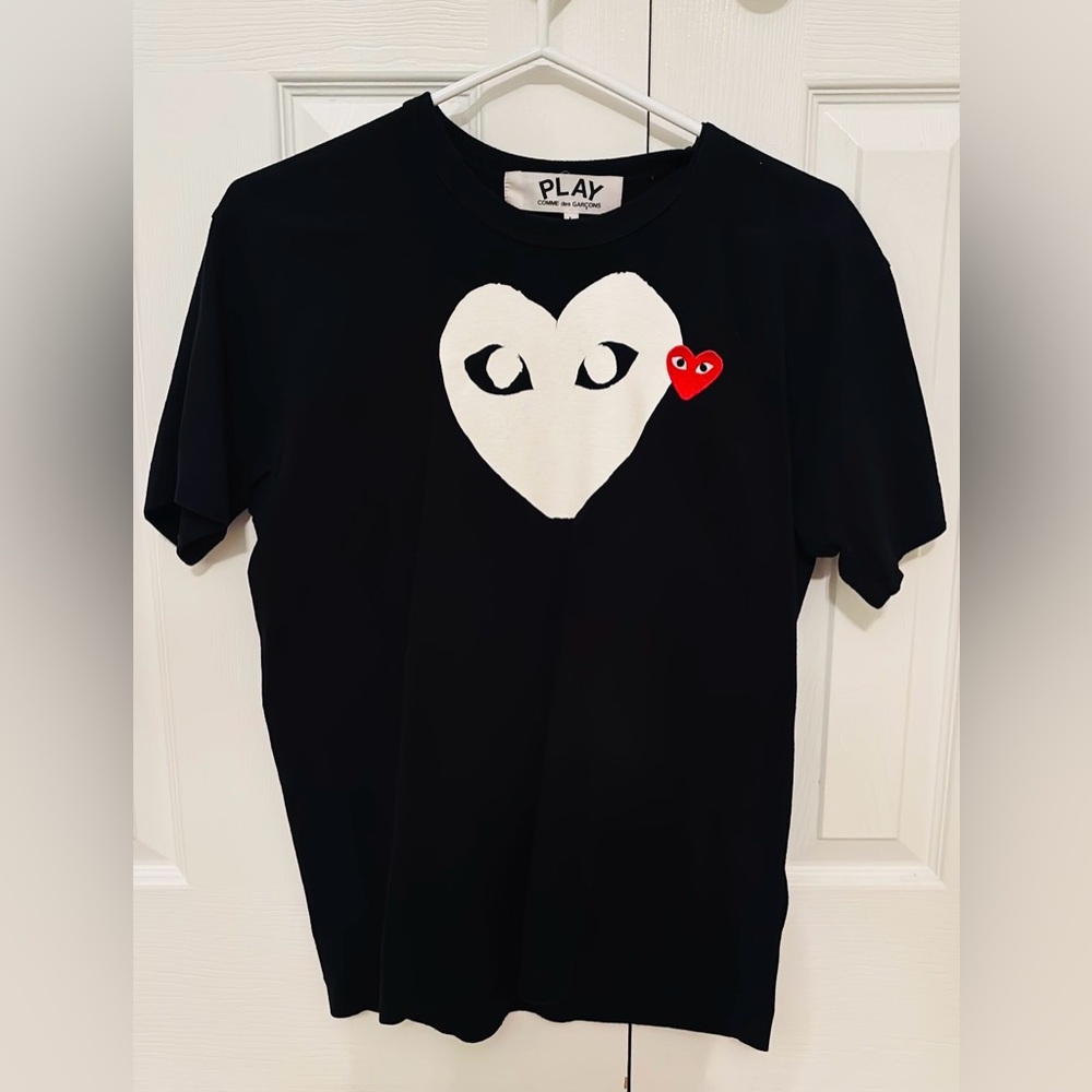 Comme des Garcons Mens Black Short Sleeve Crewneck Tee Iconic Heart Logo - Large